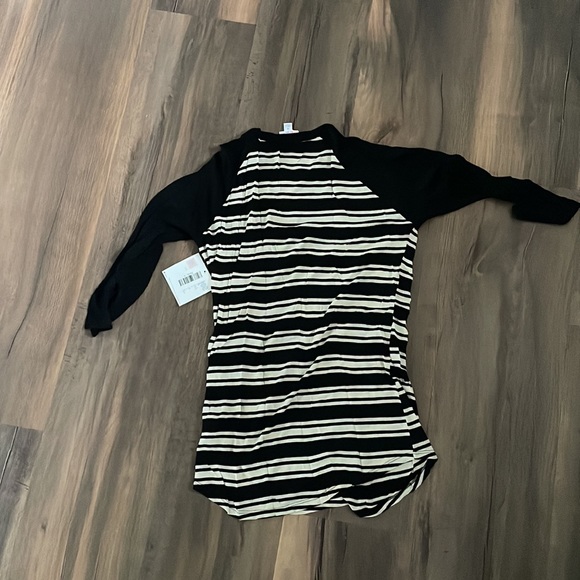 LuLaRoe Randy tee - Picture 3 of 8